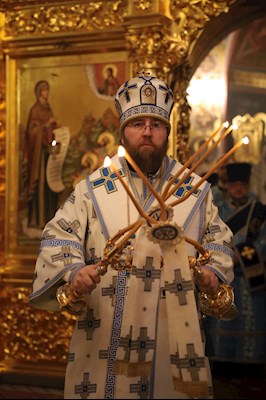 Вечернее богослужение с чтением акафиста Пресвятой Богородице в Свято-Троицком кафедральном соборе г. Саратова
