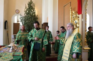 Божественная литургия и Великая вечерня в Свято-Троицком соборе Вольска