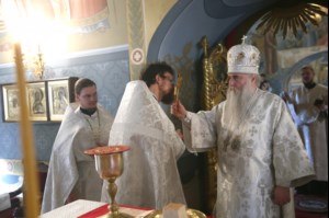 Крещальная литургия в Свято-Троицком соборе Саратова