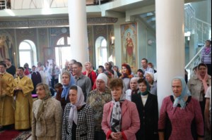 Божественная литургия в храме во имя Всех святых, в земле Российской просиявших, г.Саратова
