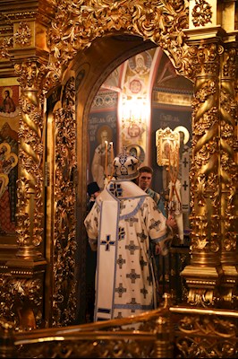 Вечернее богослужение с чтением акафиста Пресвятой Богородице в Свято-Троицком кафедральном соборе г. Саратова