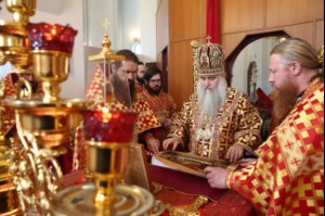 Митрополит Лонгин возглавил Литургию с сурдопереводом