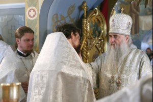Крещальная литургия в Свято-Троицком соборе Саратова