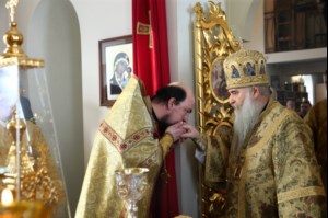 Божественная литургия в храме святителей Василия Великого, Григория Богослова, Иоанна Златоуста г.Саратова
