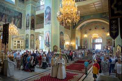 Митрополит Игнатий совершил Божественную литургию в Покровском соборе г. Саратова