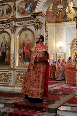 Епископ Тарасий совершил Божественную литургию в Покровском соборе г. Саратова, у ковчега с мощами святого великомученика Георгия Победоносца
