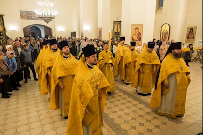 Митрополит Игнатий совершил Божественную литургию в соборном храме святителя Спиридона Тримифунтского г. Саратова