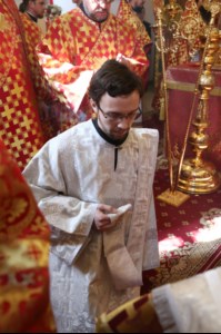 Митрополит Лонгин возглавил Литургию с сурдопереводом