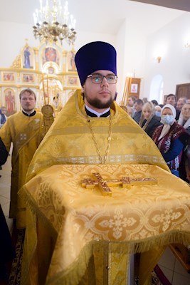 Митрополит Игнатий совершил Божественную литургию в Трехсвятительском храме г. Саратова