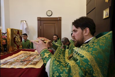 Митрополит Игнатий совершил Литургию Преждеосвященных Даров в храме в честь иконы Божией Матери «Всех скорбящих Радость» г. Саратова