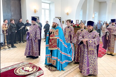 Митрополит Игнатий совершил Божественную литургию в храме Новомучеников и исповедников Саратовских г. Саратова
