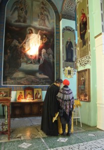 Архиепископ Элистинский и Калмыцкий Юстиниан совершил Божественную литургию в Духосошественском кафедральном соборе города Саратова