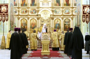 Божественная литургия в храме в честь Покрова Пресвятой Богородицы г.Саратова