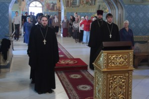 Всенощное бдение в Свято-Троицком соборе Саратова