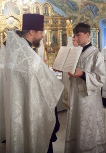 Митрополит Лонгин совершил отпевание Николая Гришина