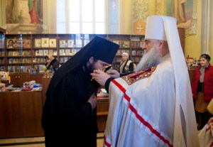 Божественная литургия в храме в честь Покрова Пресвятой Богородицы г. Саратова