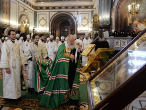 Митрополит Лонгин принял участие в Патриаршем богослужении в Храме Христа Спасителя в день открытия Рождественских чтений