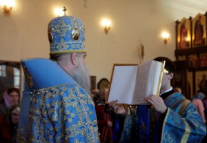 Вечерня в соединении с Божественной литургией свт. Иоанна Златоуста в храме в честь Благовещения Пресвятой Богородицы г.Вольска