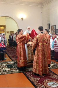 Божественная литургия в храме в честь Покрова Пресвятой Богородицы р.п. Новые Бурасы