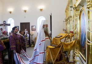 Божественная литургия в храме во имя святителей Василия Великого, Григория Богослова, Иоанна Златоуста г. Саратова