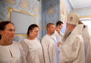 Митрополит Лонгин совершил Крещальную литургию в Свято-Троицком кафедральном соборе г. Саратова