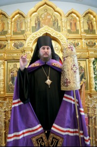 Епископ Пахомий совершил Божественную литургию в Свято-Троицком кафедральном соборе Саратова