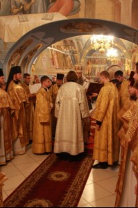 Божественная литургия в Свято-Троицком соборе Саратова