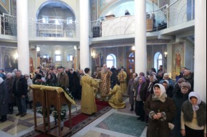 Божественная литургия в храме во имя Всех Святых, в земле Российской просиявших г. Саратова
