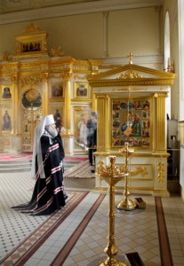 Утреннее богослужение на Архиерейском подворье — храме во имя святого апостола и евангелиста Иоанна Богослова при СПДС
