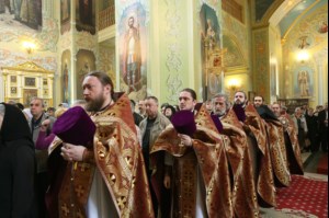 Вечерня в соединении с Литургией Василия Великого и Чин умовения ног в храме в честь Покрова Пресвятой Богородицы г.Саратова