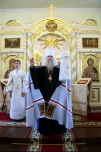 Божественная литургия и панихида на Архиерейском подворье – храме во имя преподобного Серафима Саровского г.Саратова
