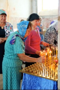 Божественная литургия в храме в честь Покрова Пресвятой Богородицы села Сокур Татищевского района