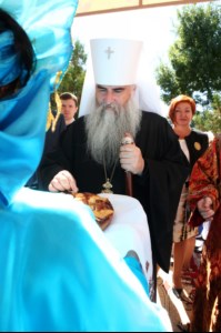 Митрополит Лонгин освятил здание средней школы ст. Курдюм Татищевского района