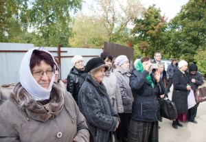 Совершено освящение крестов и куполов строящегося храма во имя святого благоверного князя Михаила Черниговского и боярина его Феодора г. Саратова