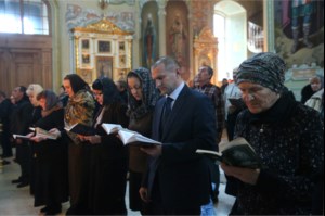 Великое повечерие с чтением канона преподобного Андрея Критского в храме в честь Покрова Пресвятой Богородицы г. Саратова
