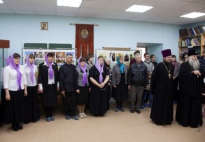 В Хвалынске открылась выставка, посвященная 70-летию возобновления приходской жизни