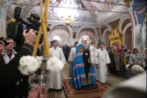 Митрополит Лонгин совершил Рождественское ночное богослужение