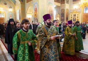 Божественная литургия в храме в честь Покрова Пресвятой Богородицы г.Саратова