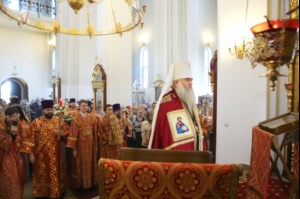 Митрополит Лонгин возглавил Литургию с сурдопереводом