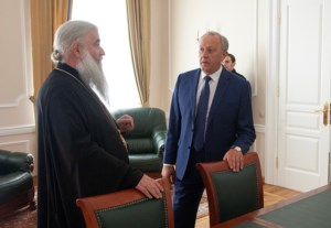 Губернатор и вице-губернатор Саратовской области поздравили Митрополита Лонгина с 15-летием со дня архиерейской хиротонии