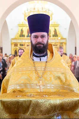 Божественная литургия в храме святых Царственных страстотерпцев п. Дубки Саратовского района
