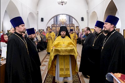 Божественная литургия в храме во имя первоверховных апостолов Петра и Павла г. Саратова
