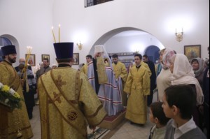 Божественная литургия в храме святителя Иоанна Златоуста в п. Зональный г.Саратова