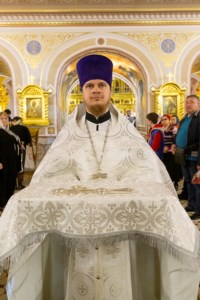 Митрополит Лонгин совершил пасхальное богослужение
