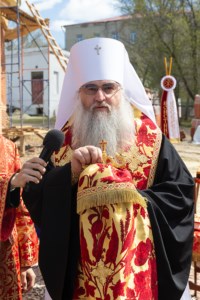 Митрополит Лонгин освятил колокола Свято-Никольского храма села Октябрьский Городок