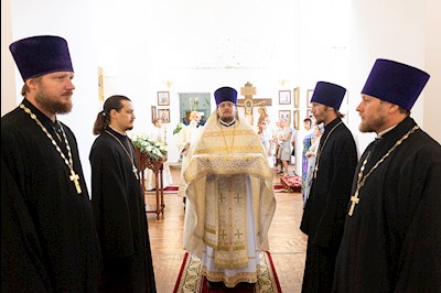 Божественная литургия в храме во имя святителя Митрофана, епископа Воронежского, г.Саратова