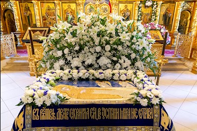 Божественная литургия в Свято-Троицком кафедральном соборе г. Саратова