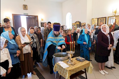 Божественная литургия в храме в честь Владимирской иконы Божией Матери с. Багаевка