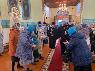 Митрополит Игнатий посетил Казанский храм Петровска