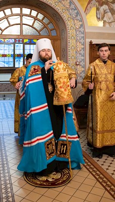 Митрополит Игнатий совершил Божественную литургию в Свято-Троицком кафедральном соборе г. Саратова